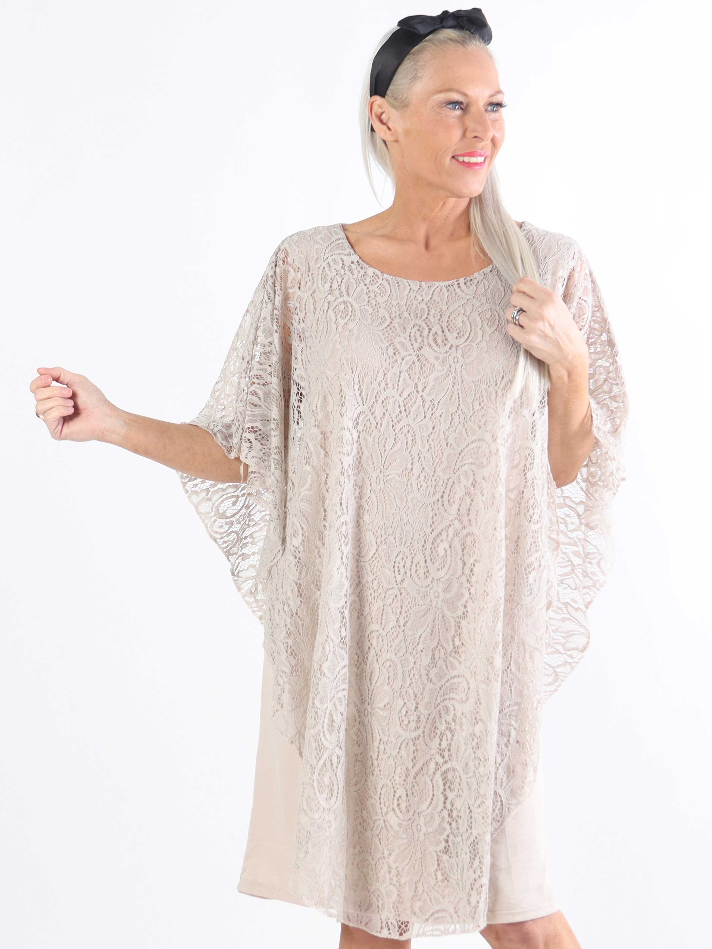 Kenya Lace - Söt tunikaklänning i spets i plusstorlek